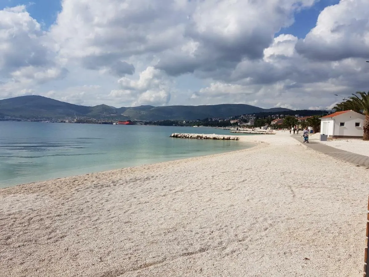 Apartment Radić Trogir 0*,