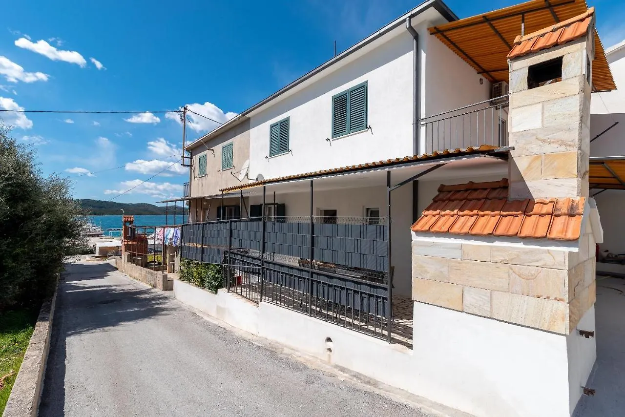 Apartment Radic-Perfect Location For Summer Activities Trogir