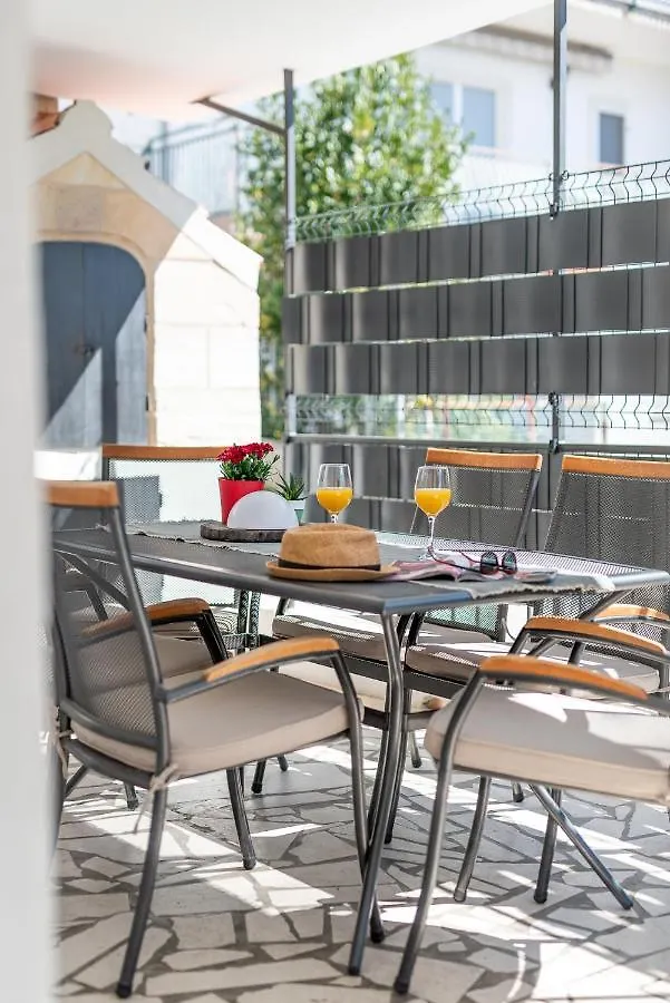 Apartment Radic-Perfect Location For Summer Activities Trogir